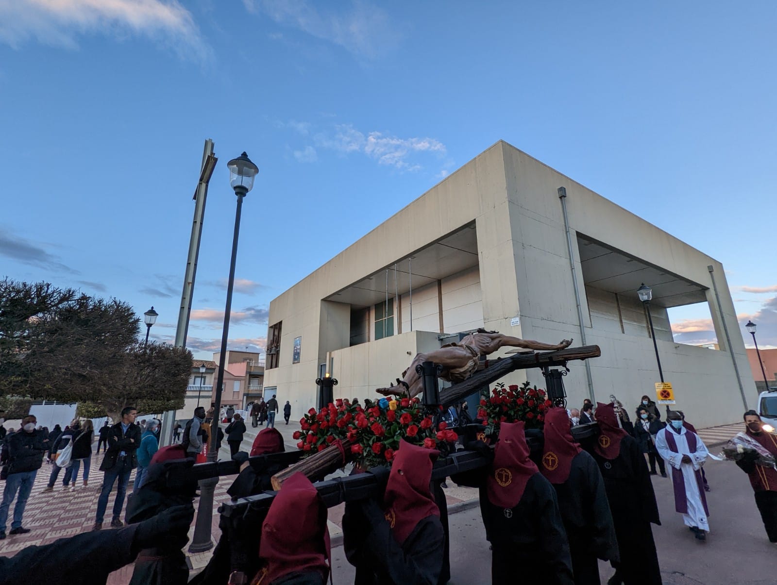 Fotos: El Cristo de la Expiración de Roquetas se echa a la calle