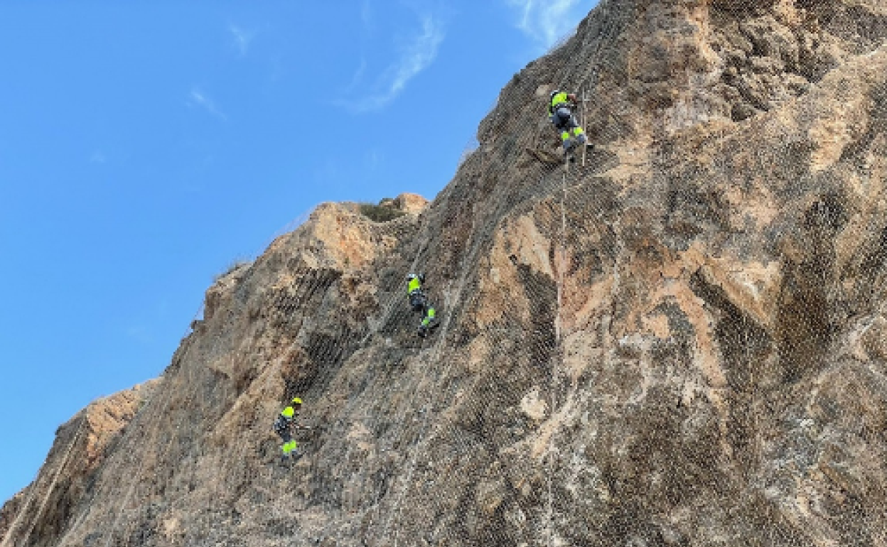 Trabajos de reparación en El Cañarete. 