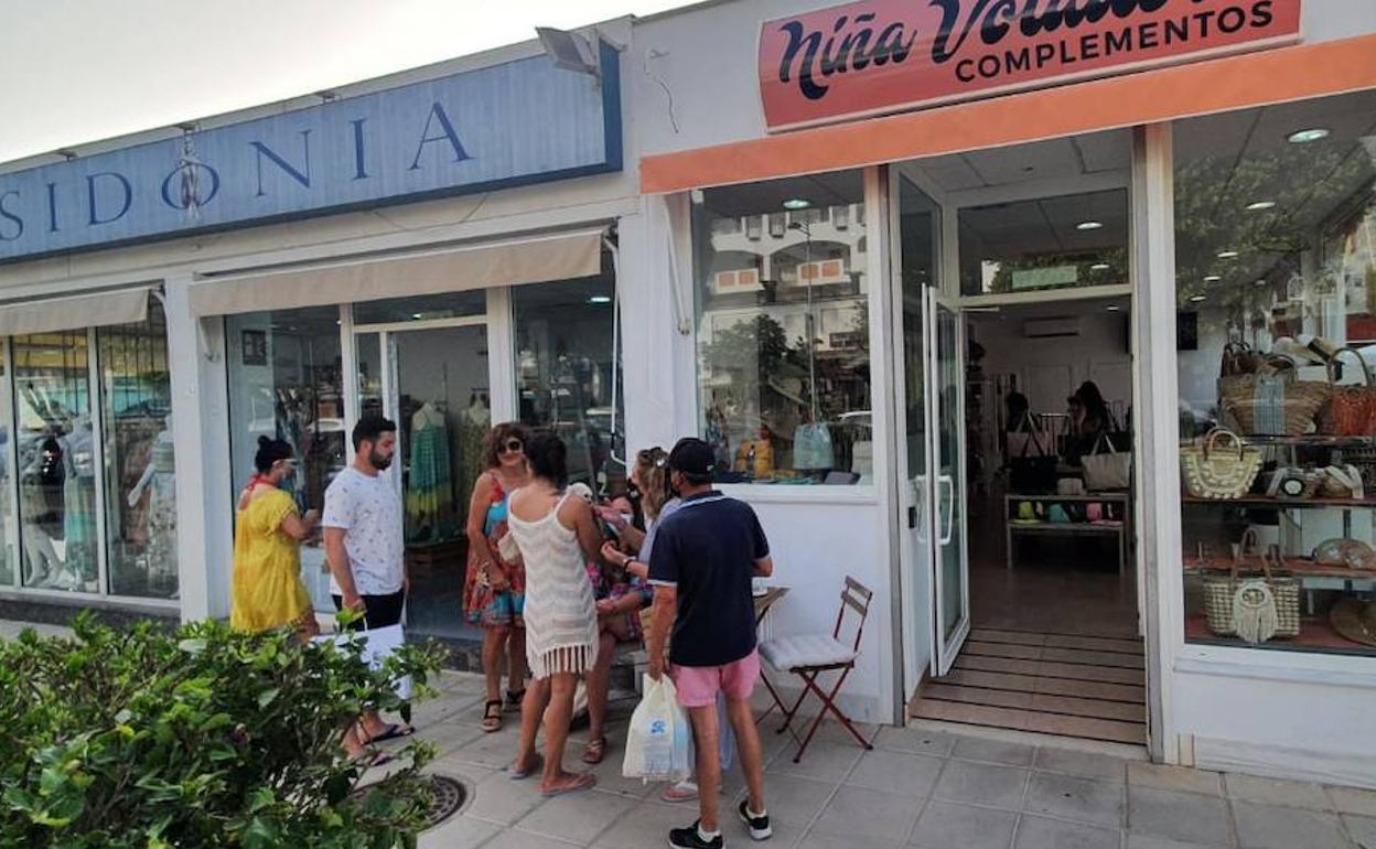 Comercios de Playa Serena el pasado verano. 