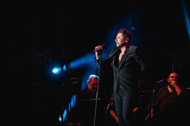 Fotos: Así fue el concierto de Miguel Poveda en la Plaza de Toros de Roquetas