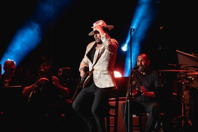 Fotos: Así fue el concierto de Miguel Poveda en la Plaza de Toros de Roquetas