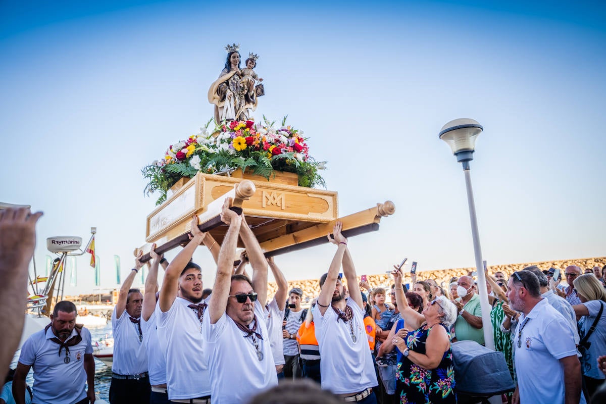 Fotos: Aguadulce lleva a la mar a su patrona