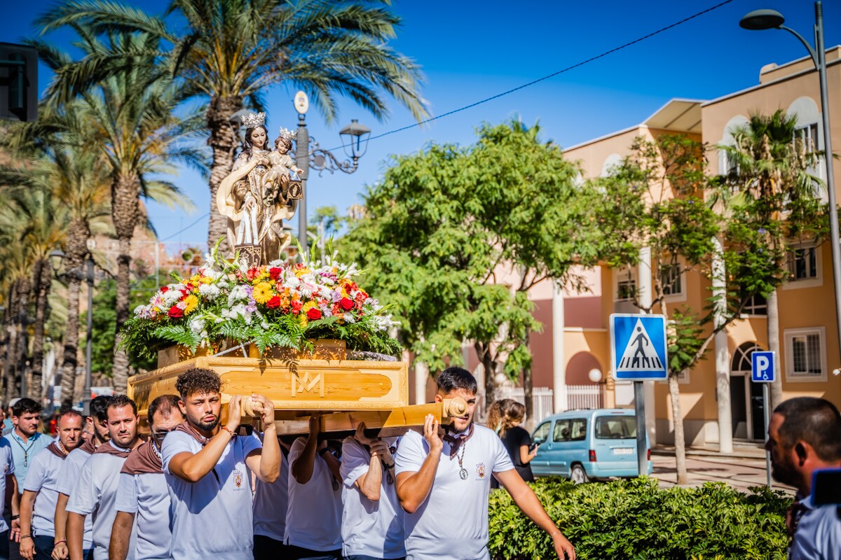 Fotos: Aguadulce lleva a la mar a su patrona