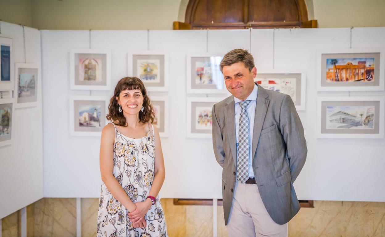 Mariquina Ramos y José Juan Rodríguez en la exposición. 