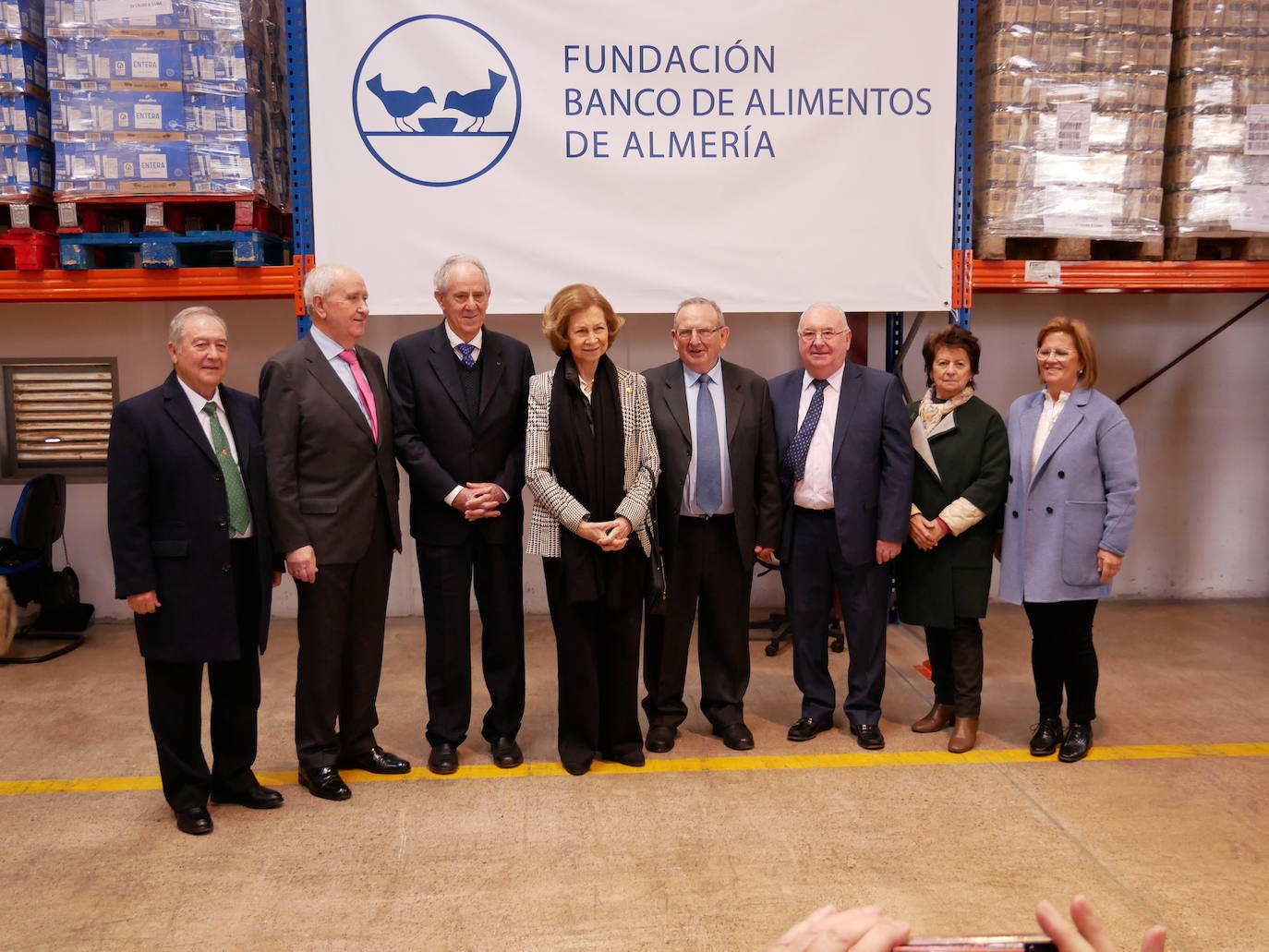 La reina Sofía visita el Banco de Alimentos en Roquetas