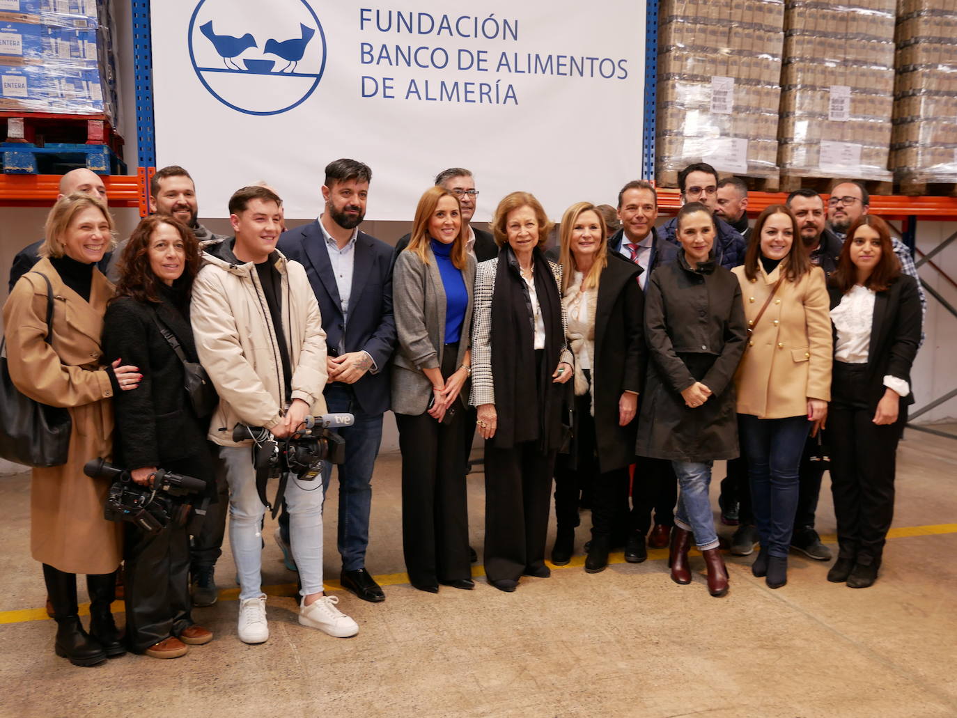 La reina Sofía visita el Banco de Alimentos en Roquetas