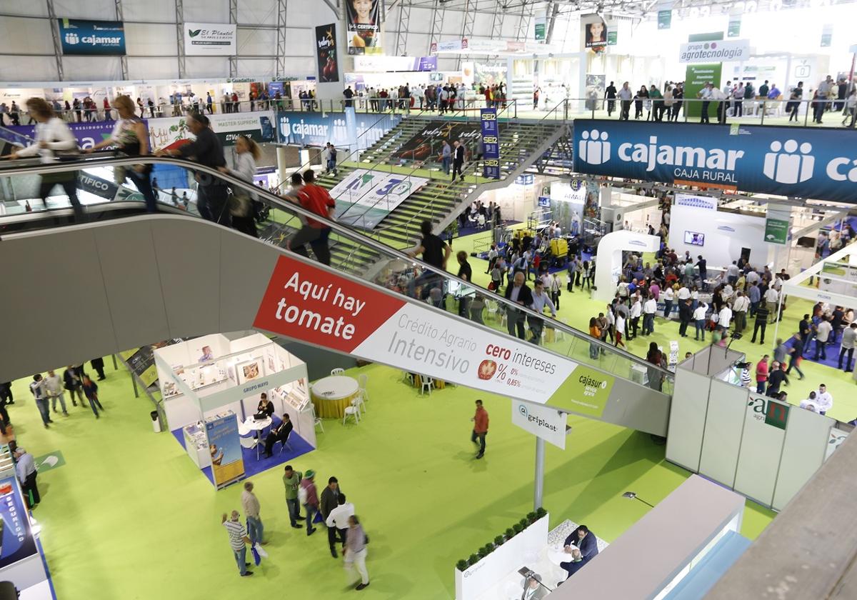 Cuarenta comercios participan en la primera Feria Outlet del comercio local de Roquetas
