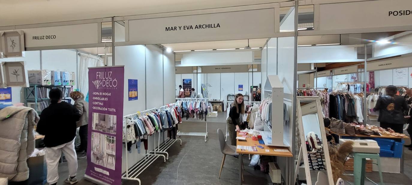 Así es la Feria Outlet del comercio local de Roquetas