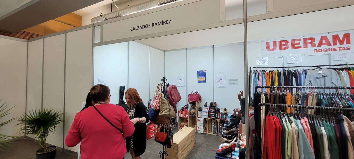 Así es la Feria Outlet del comercio local de Roquetas