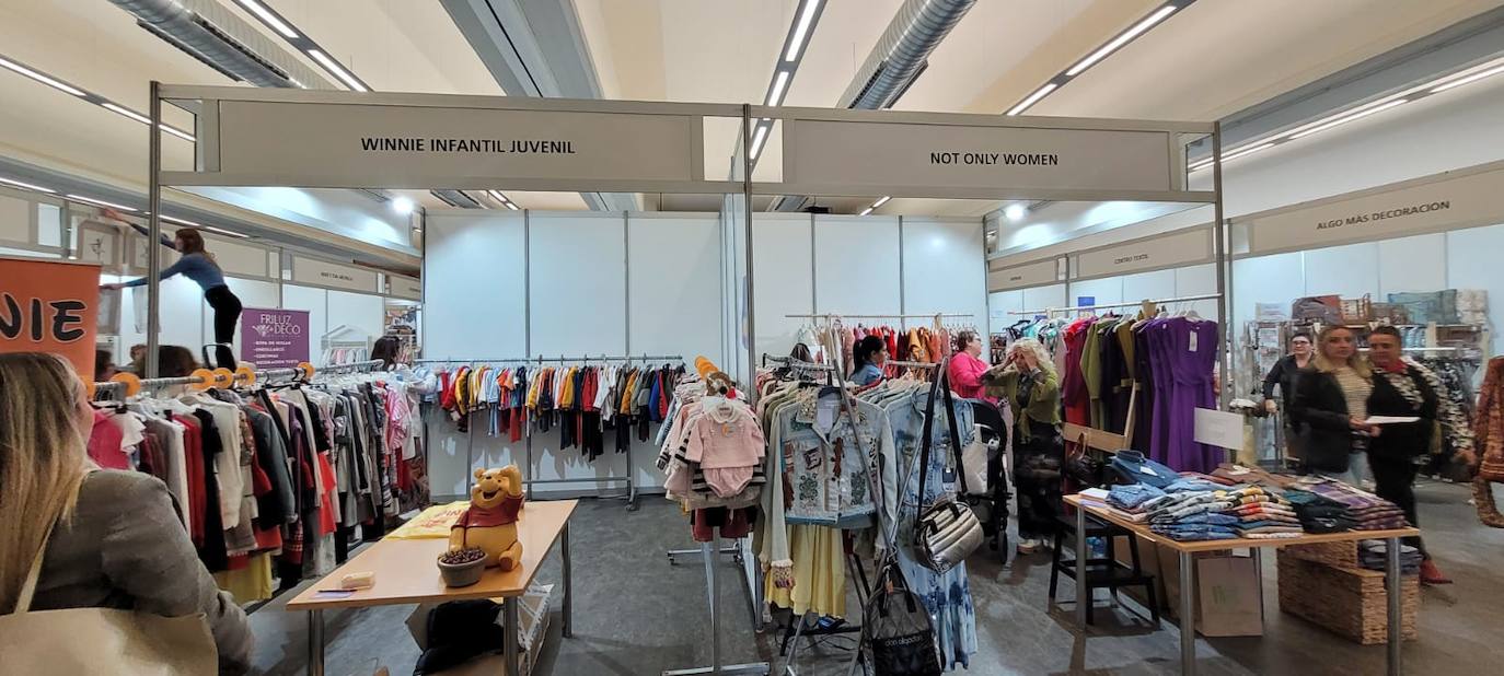 Así es la Feria Outlet del comercio local de Roquetas