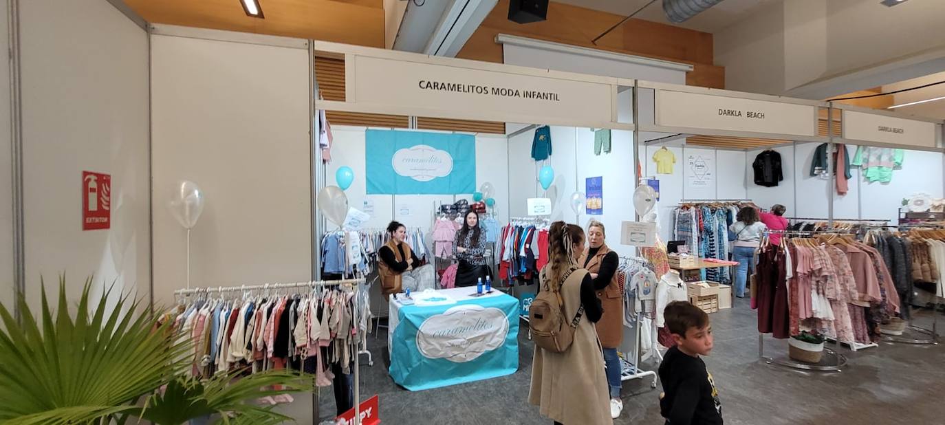 Así es la Feria Outlet del comercio local de Roquetas