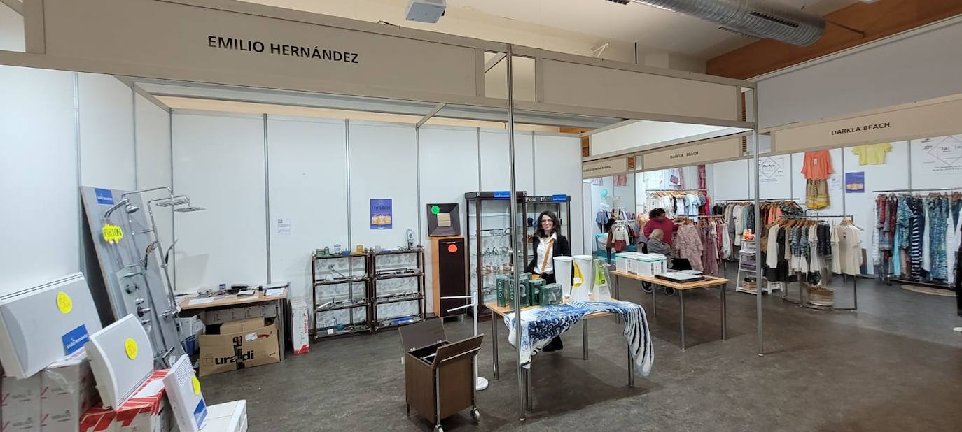 Así es la Feria Outlet del comercio local de Roquetas