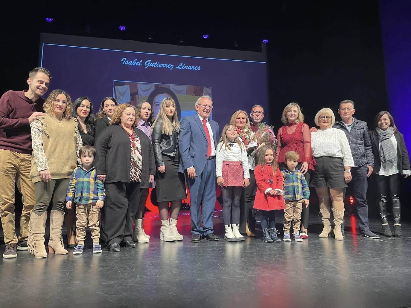 Vícar premia la trayectoria de una veintena de mujeres
