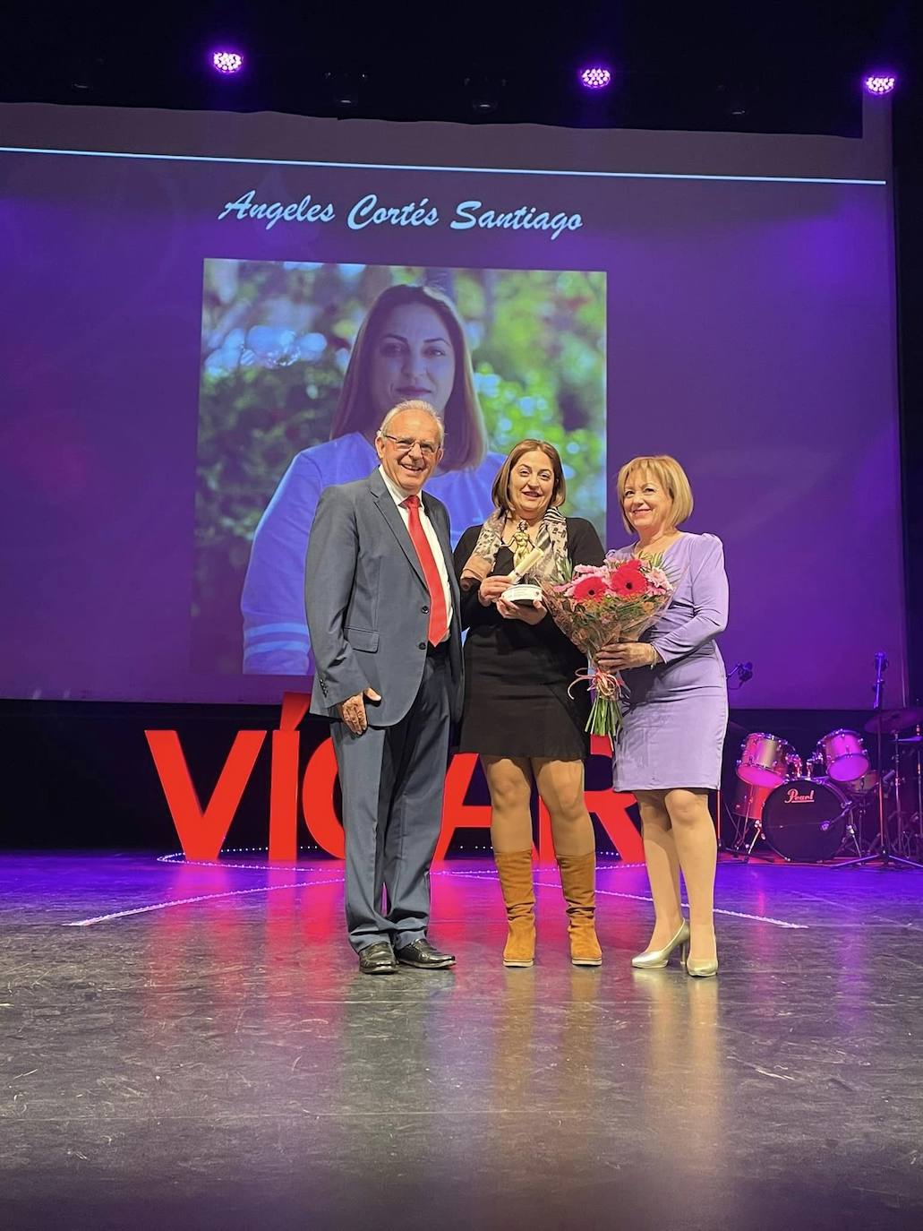 Vícar premia la trayectoria de una veintena de mujeres