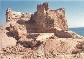 Restos de la torre en el baluarte del Castillo, antes de la intervención de 1997.