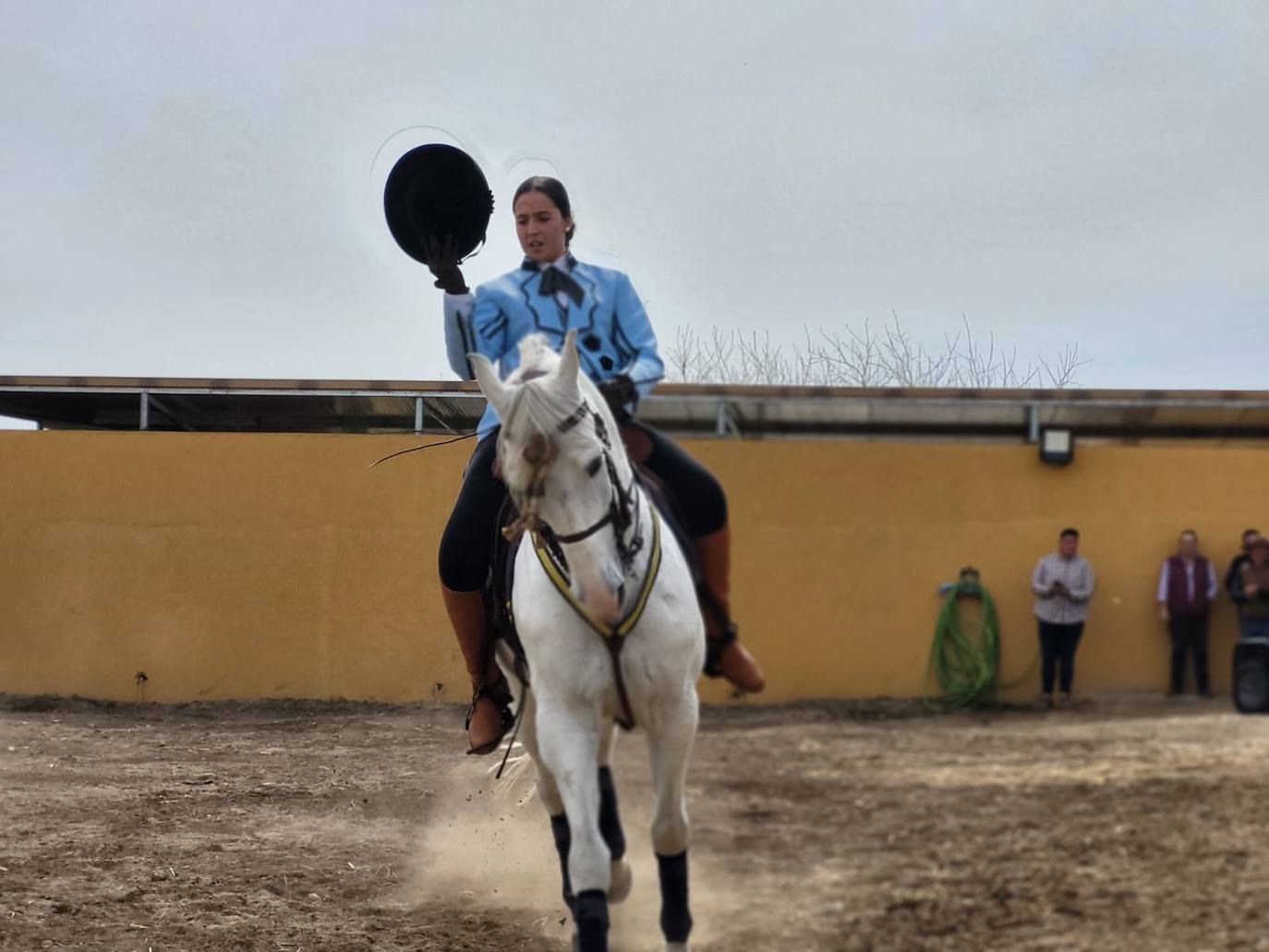 Vecinos de La Mojonera visitan la yeguada de Pérez Monteagud en Uleila