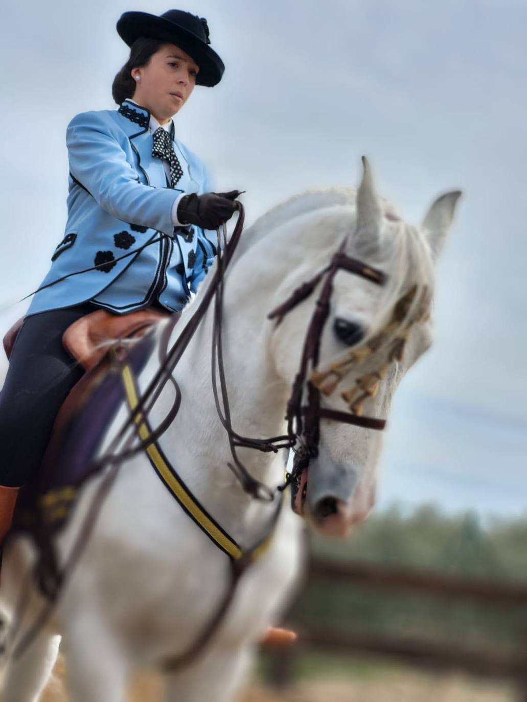 Vecinos de La Mojonera visitan la yeguada de Pérez Monteagud en Uleila