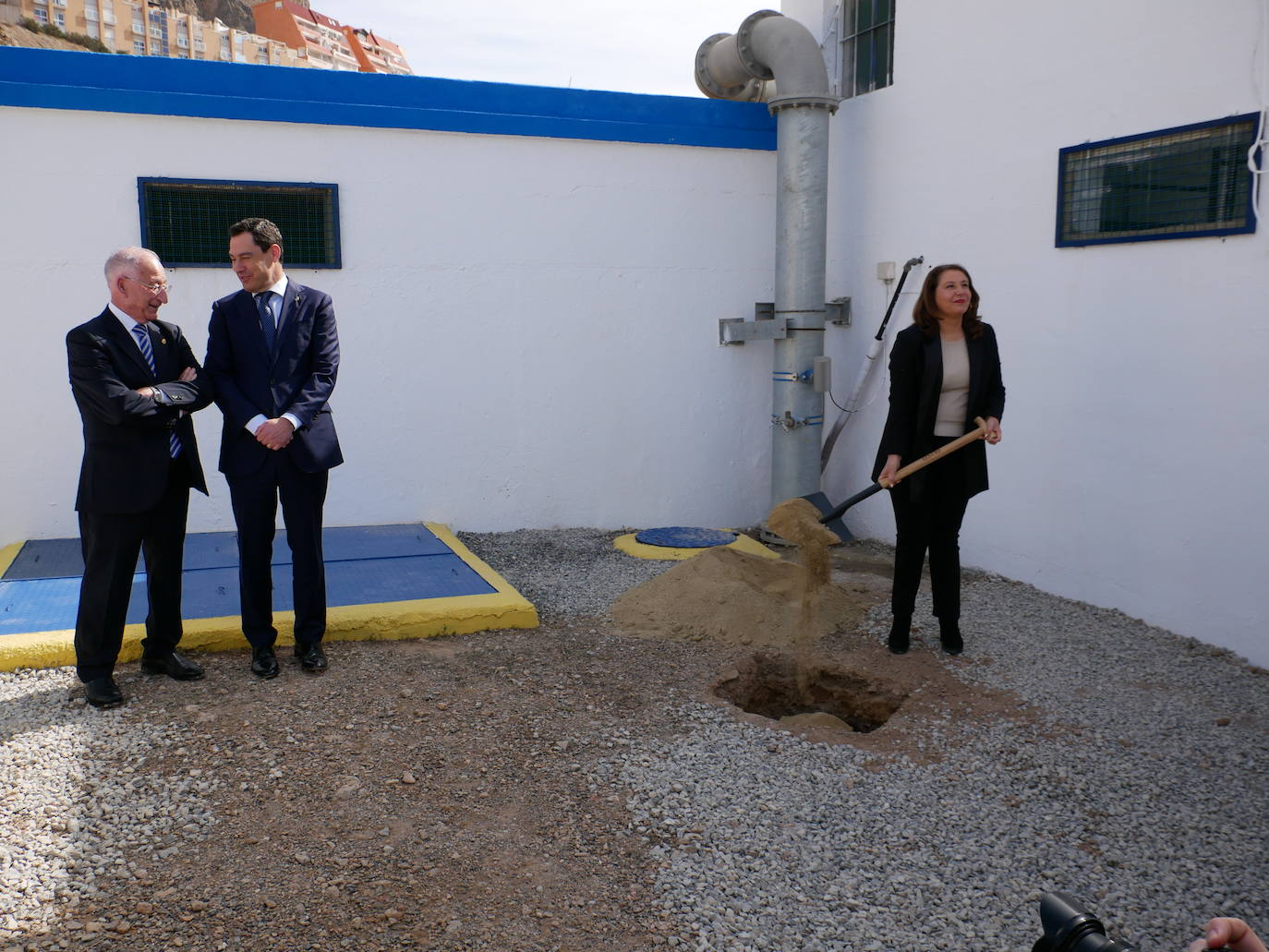 Moreno Bonilla pone la primera piedra de la conexión de Roquetas con la desaladora