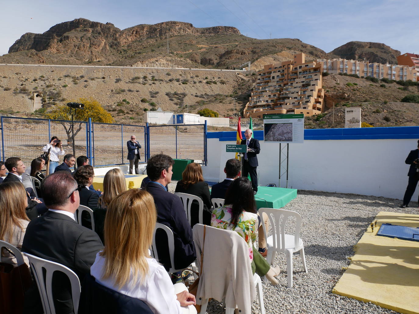 Moreno Bonilla pone la primera piedra de la conexión de Roquetas con la desaladora