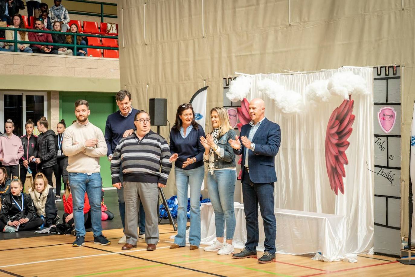 Medio millar de gimnastas participan en el torneo Roquetas 2015