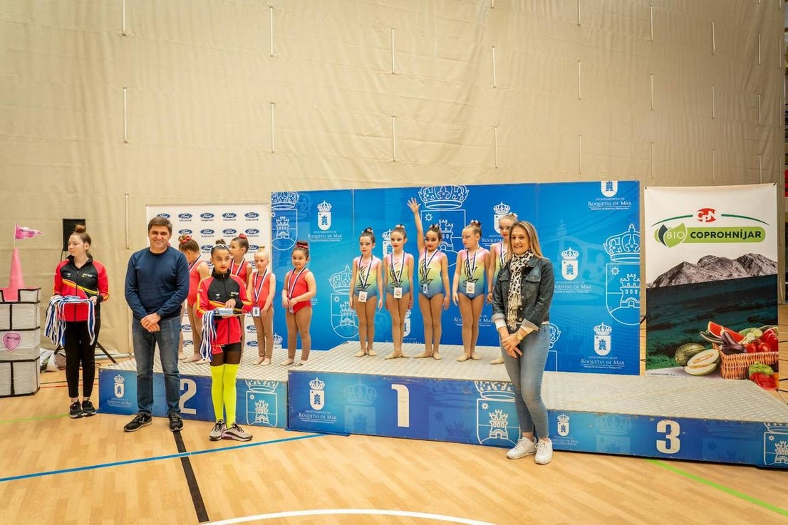 Medio millar de gimnastas participan en el torneo Roquetas 2015