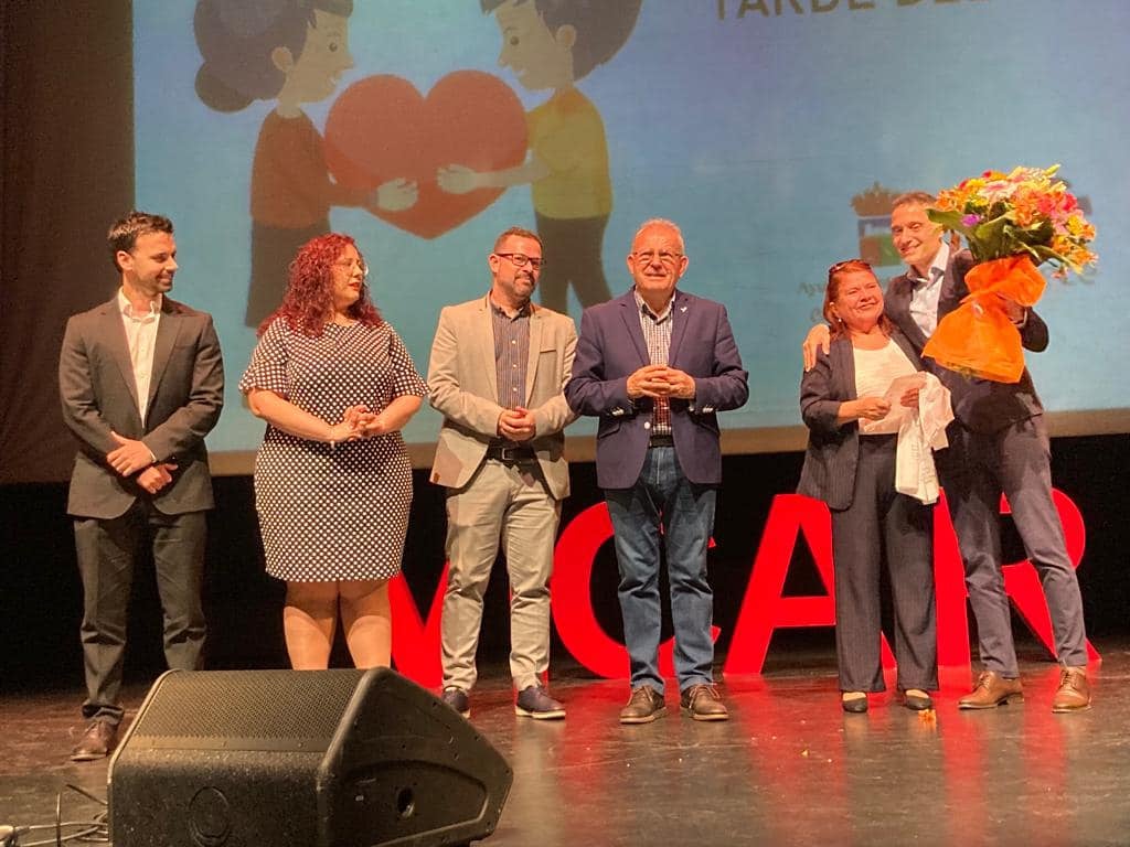 Vícar homenajea a sus mayores con una tarde de reconocimientos y actuaciones