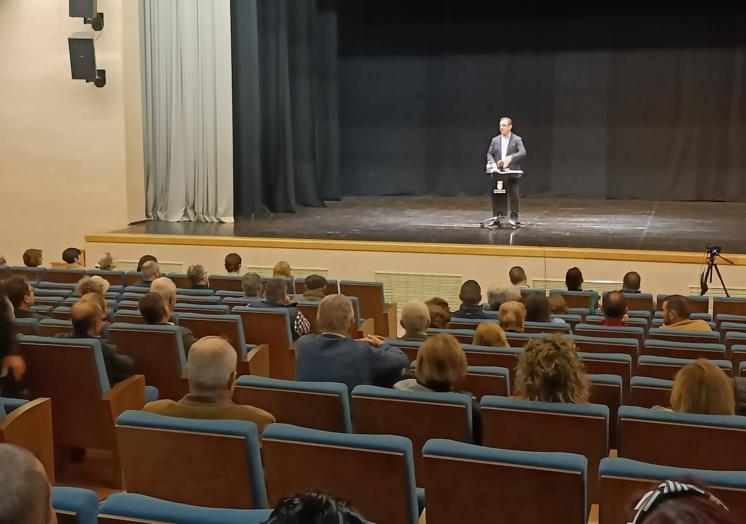 El Auditorio es el escenario de la charla que celebra en La Mojonera pueblo.