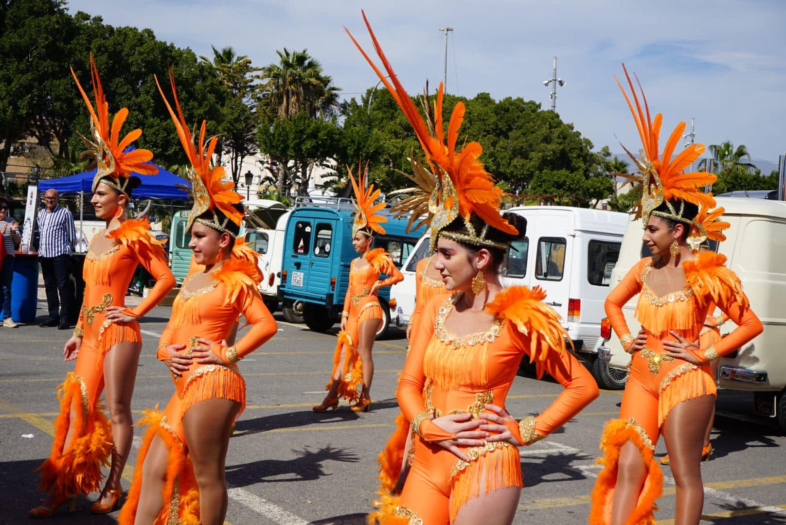 Concentración multitudinaria en Vícar de vehículos industriales antiguos