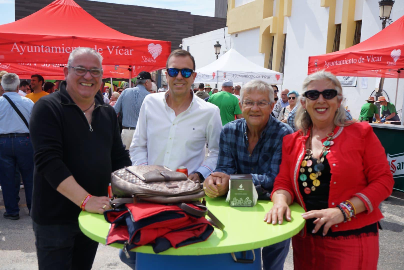 Concentración multitudinaria en Vícar de vehículos industriales antiguos