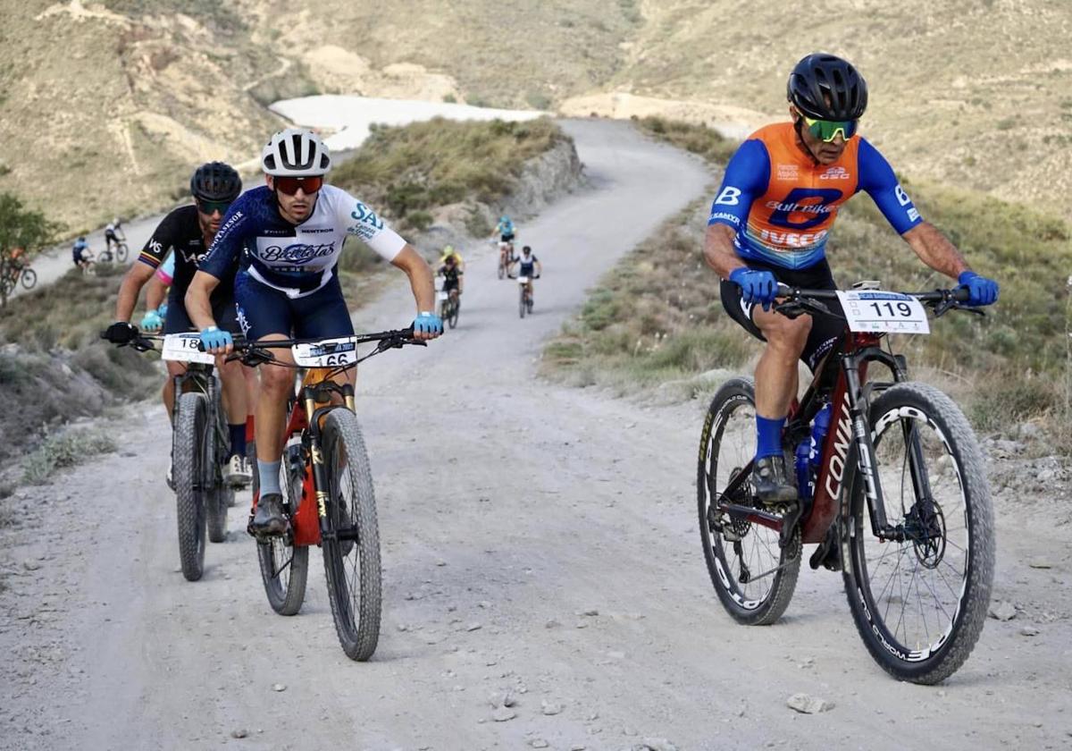 Dani Estévez se hace con la Vícar Bárbara de ciclismo de montaña