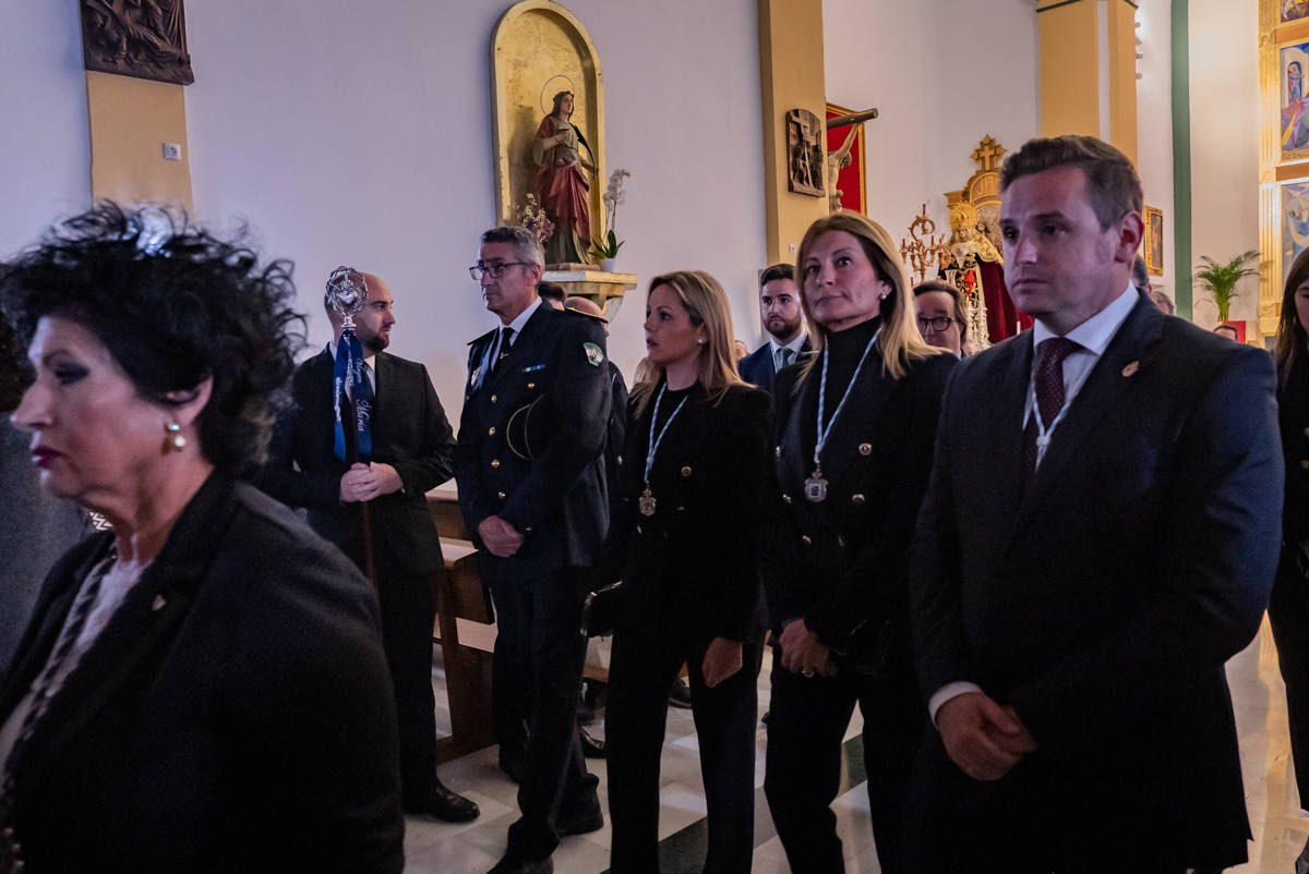 El Cristo de la Expiración procesiona en un impresionante silencio solo roto por los tambores