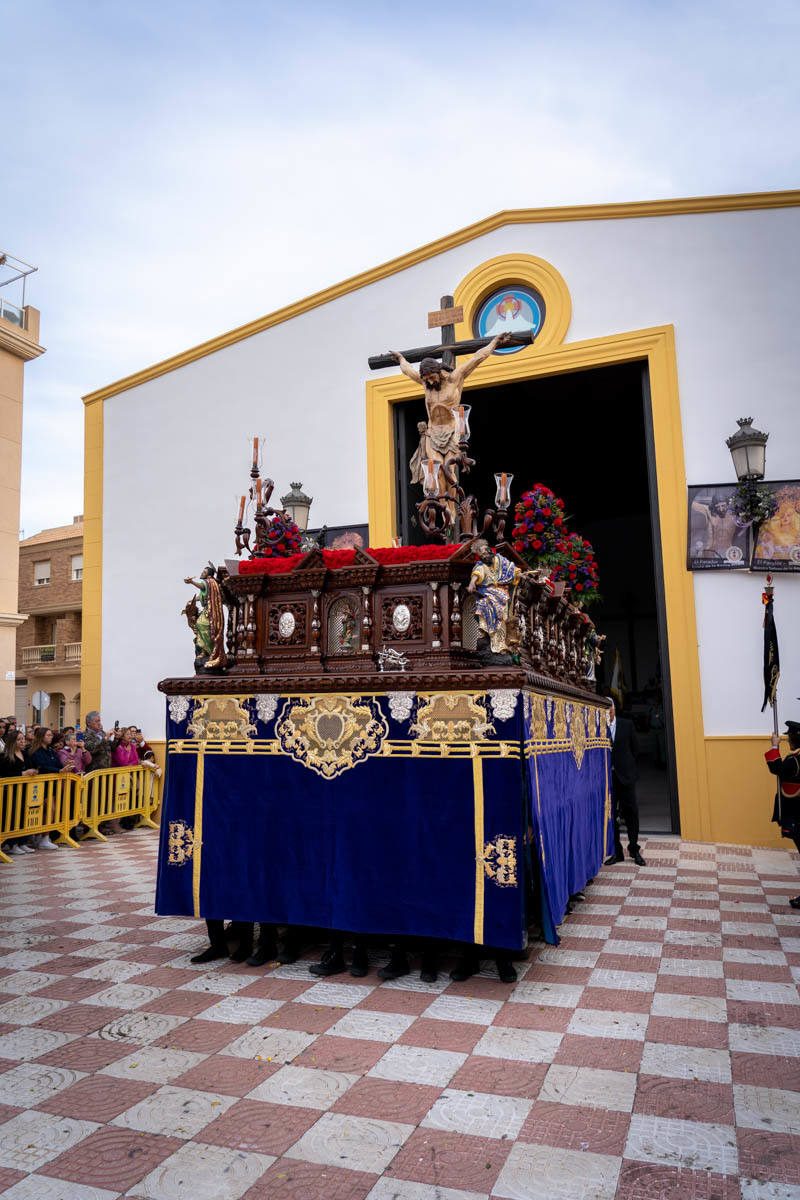 El Cristo de la Buena Muerte procesiona por las calles de El Parador