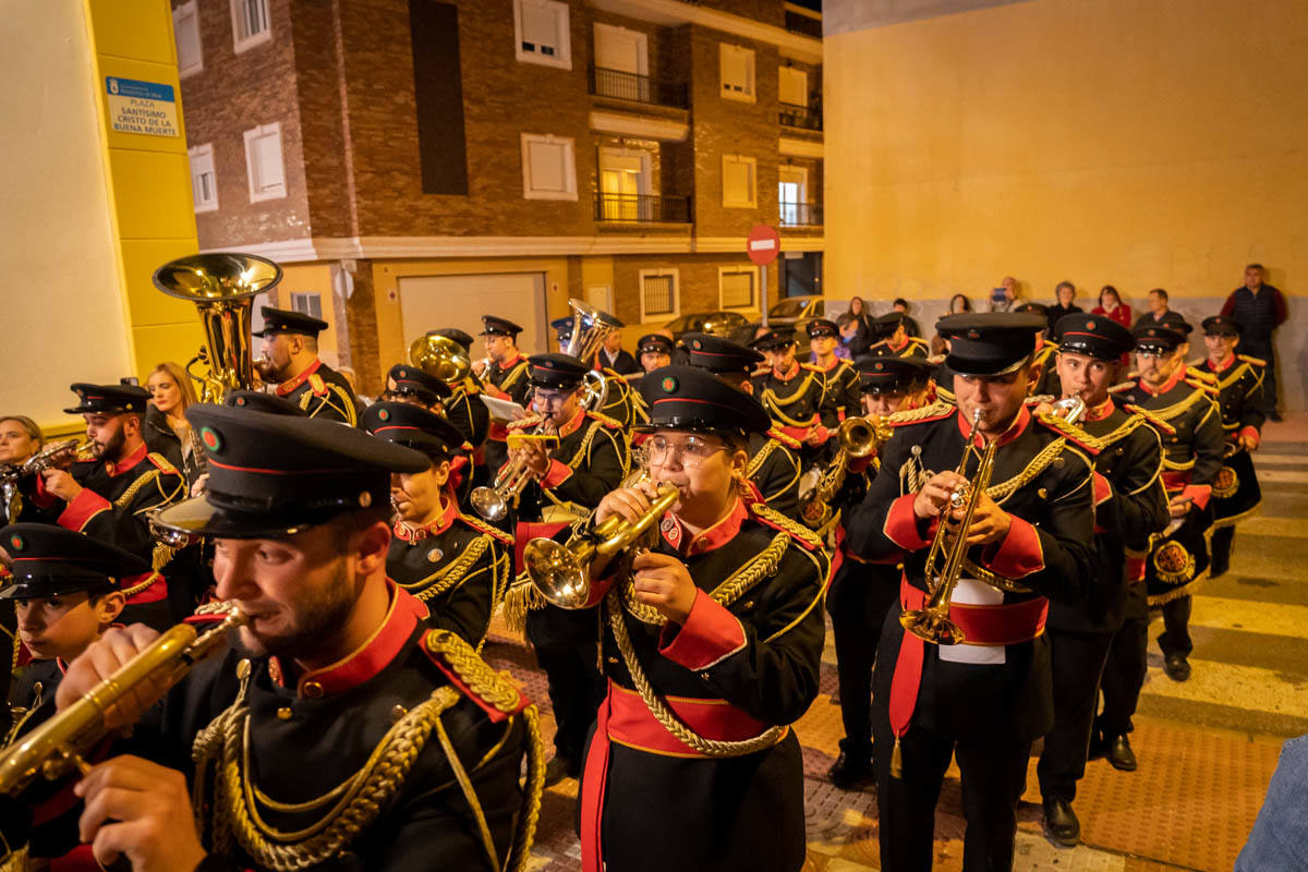El Cristo de la Buena Muerte procesiona por las calles de El Parador