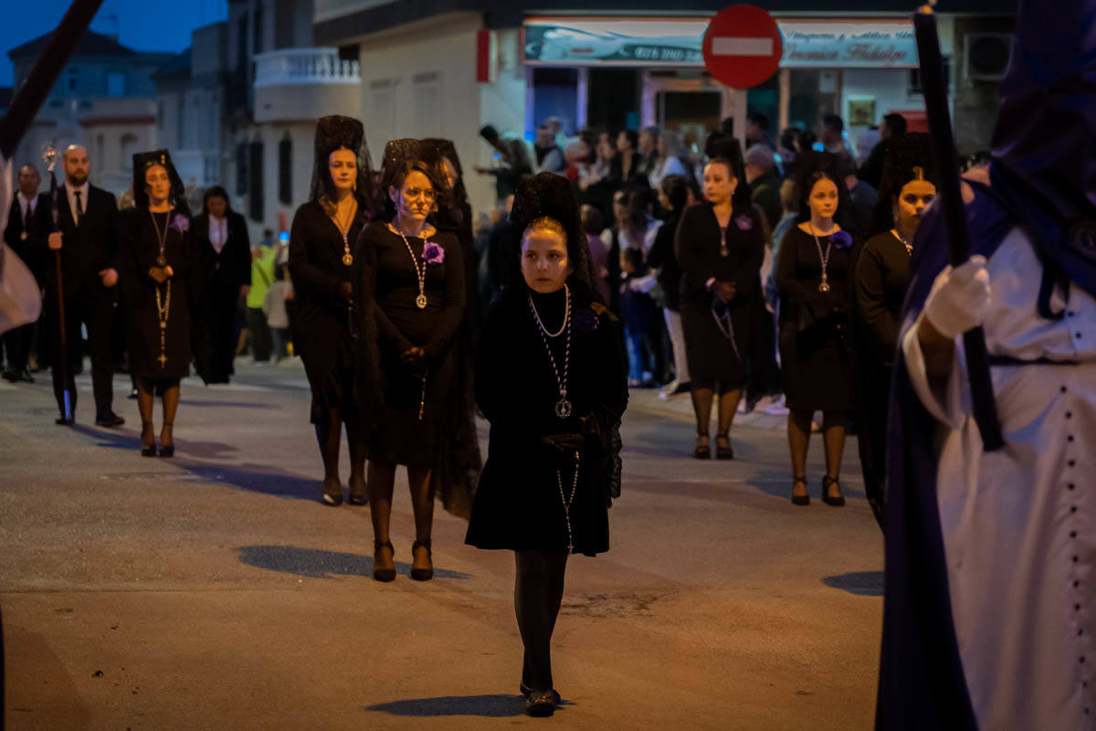 El Cristo de la Buena Muerte procesiona por las calles de El Parador