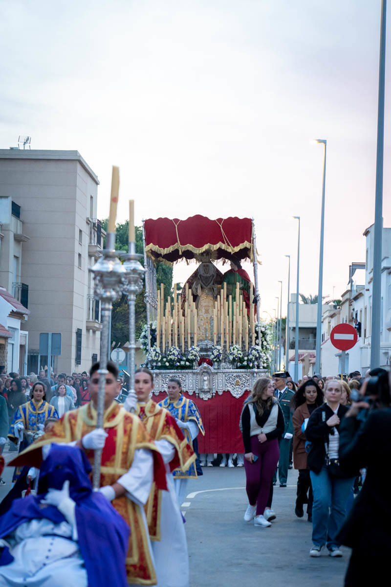 El Cristo de la Buena Muerte procesiona por las calles de El Parador