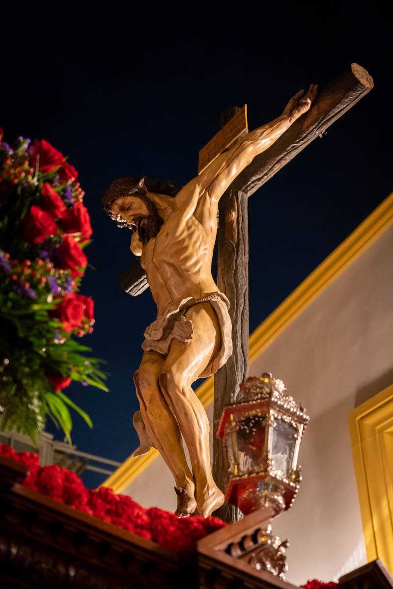 El Cristo de la Buena Muerte procesiona por las calles de El Parador