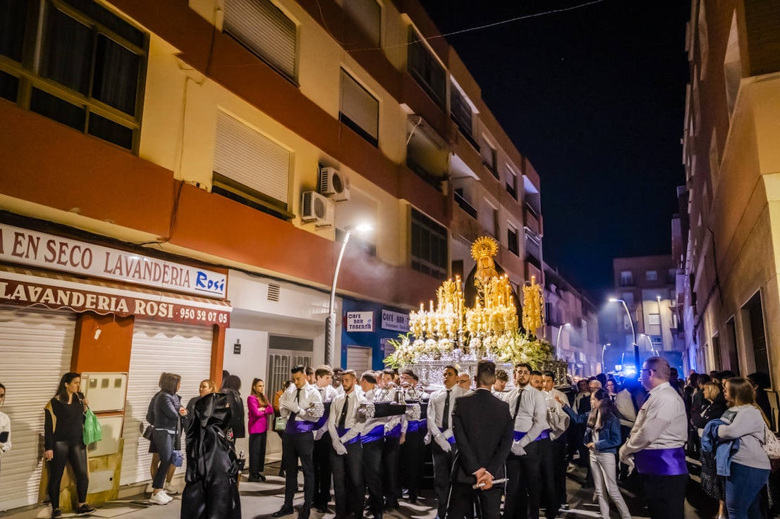 La Soledad llenó de emoción las calles de Roquetas