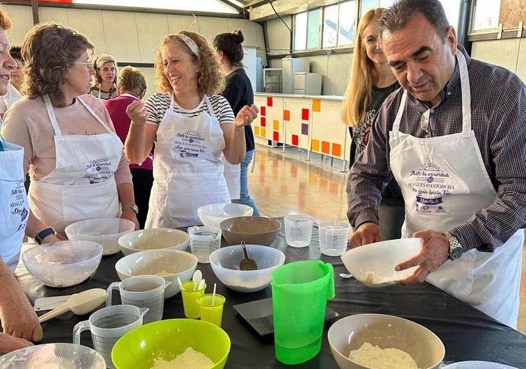 Éxito de los dos primeros talleres de elaboración de pan en La Mojonera