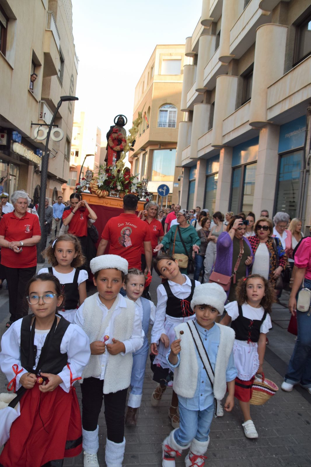 San Marcos procesiona por las calles de Roquetas
