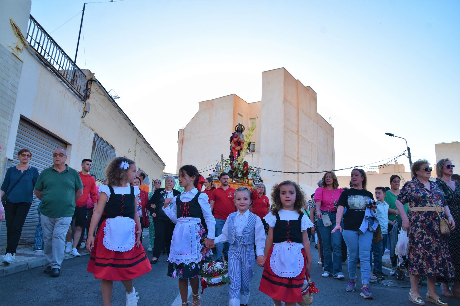 San Marcos procesiona por las calles de Roquetas