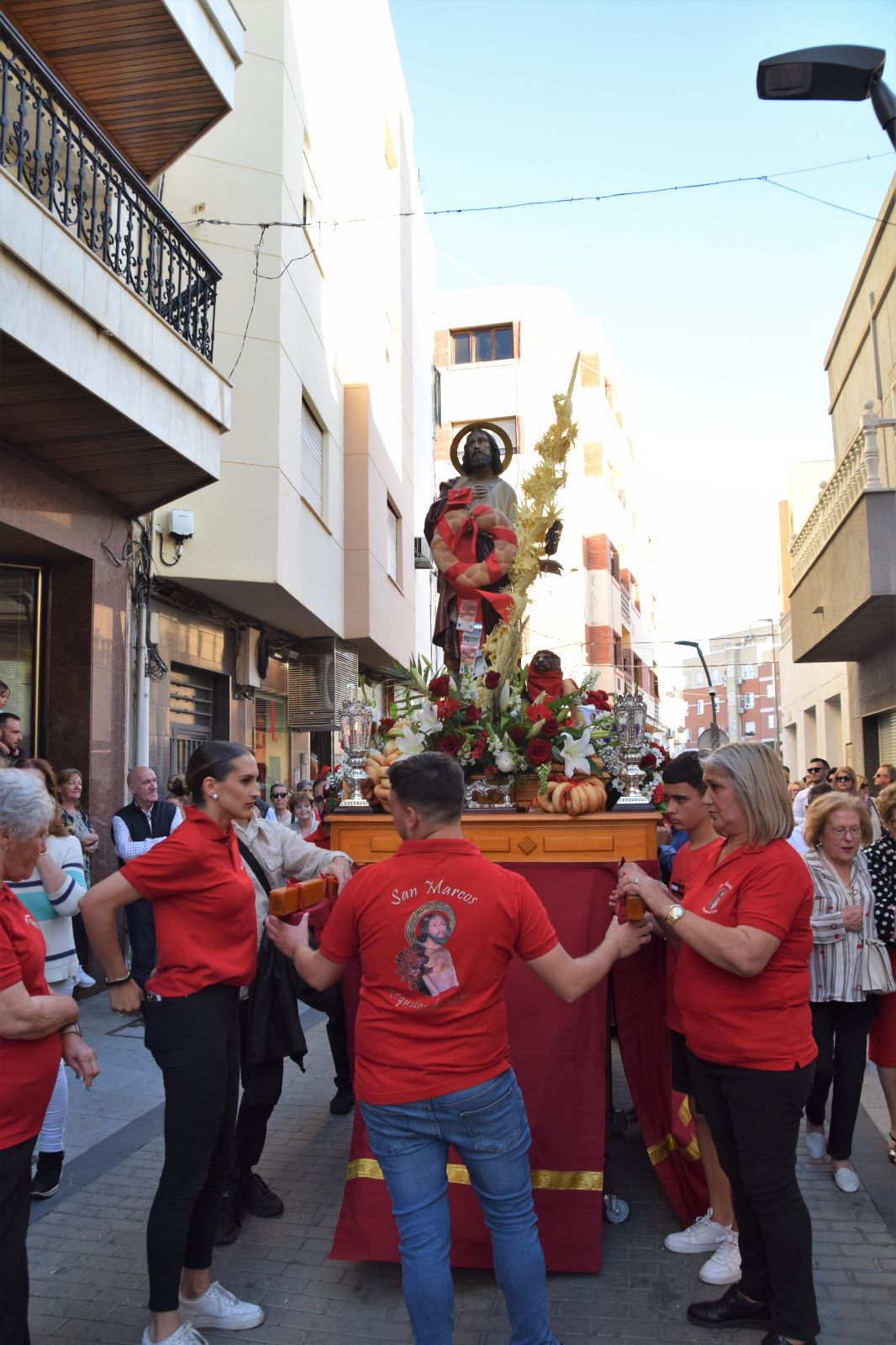 San Marcos procesiona por las calles de Roquetas