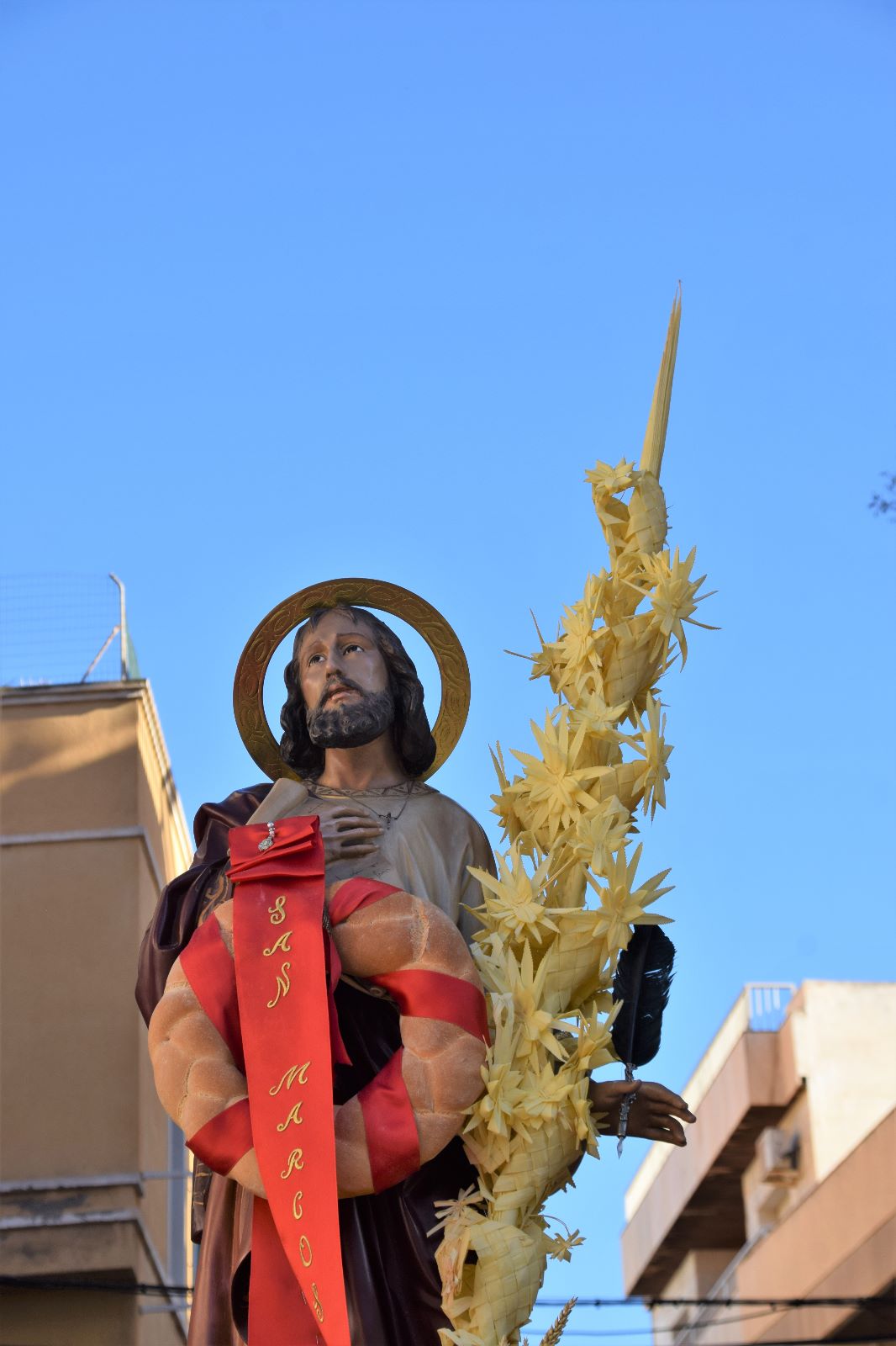 San Marcos procesiona por las calles de Roquetas