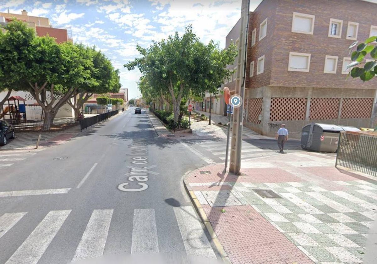 Detienen a un individuo que portaba un hacha y un cuchillo alterando el orden en El Parador