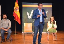 Vox dice que Amat es «especialista en inclumplir promesas» y ve su modelo «agotado»