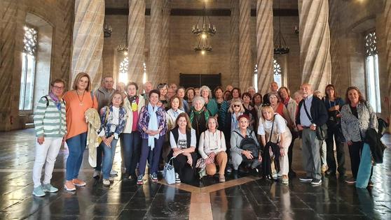 Los Clubes de Lectura de Roquetas celebran el Día del Libro con una ruta por Valencia