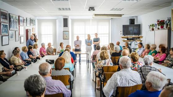 Amat lleva sus propuestas a los vecinos de Las Losas y El Parador