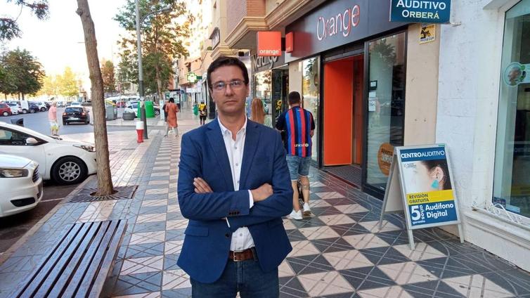 Vox promete impulsar un comercio de calidad en Roquetas
