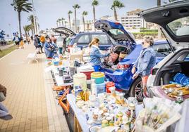 Gran ambiente en el XIII Car Boot Sale de la Urbanización