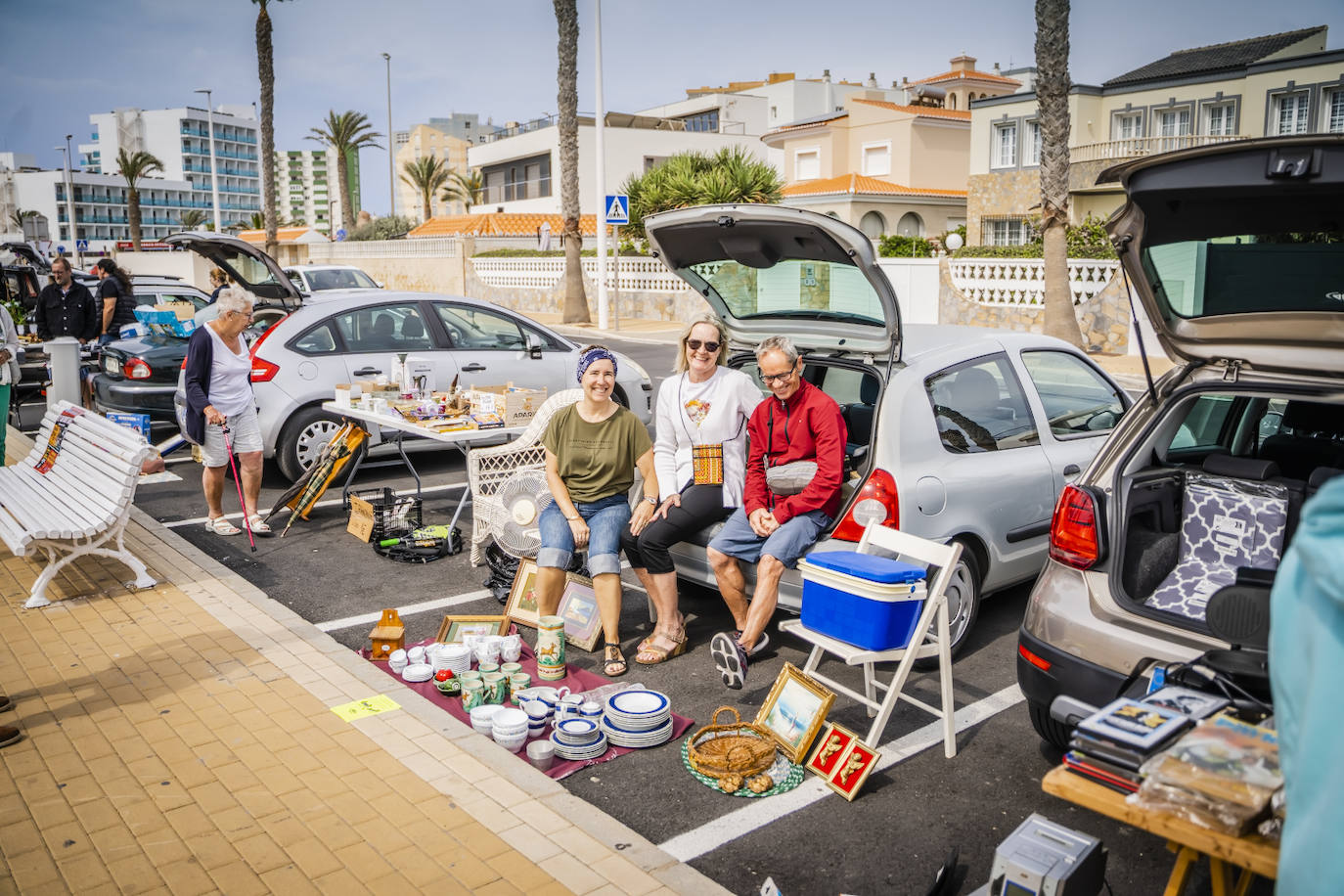 Gran ambiente en el XIII Car Boot Sale de la Urbanización