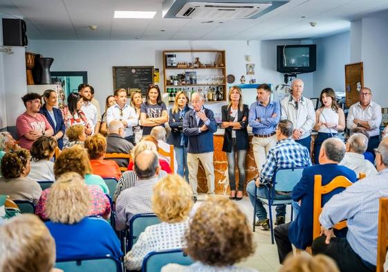 Amat lleva su gestión como «tarjeta de visita» para pedir el apoyo a los vecinos de Las Marinas